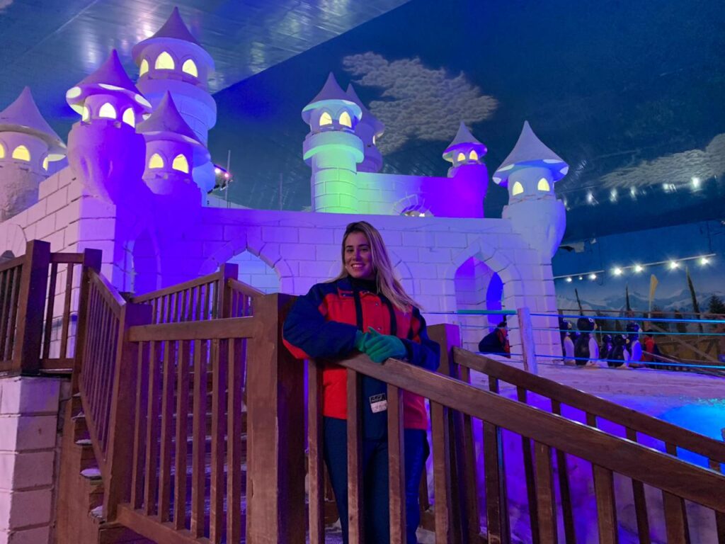 COMO É O PARQUE SNOWLAND EM GRAMADO castelo de gelo